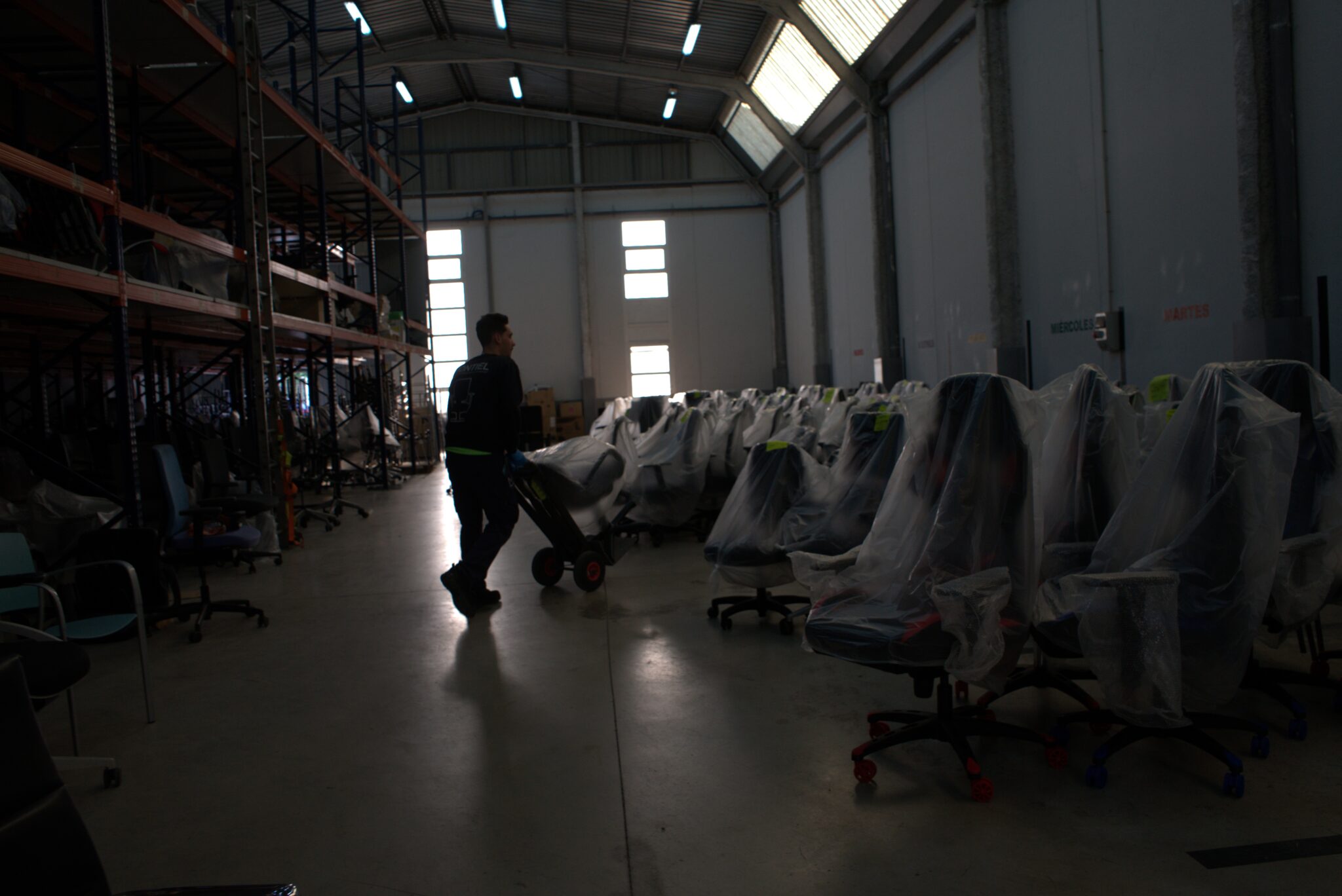 ¡La Marca Reoffice de Muebles Montiel Aparece en "El País"!