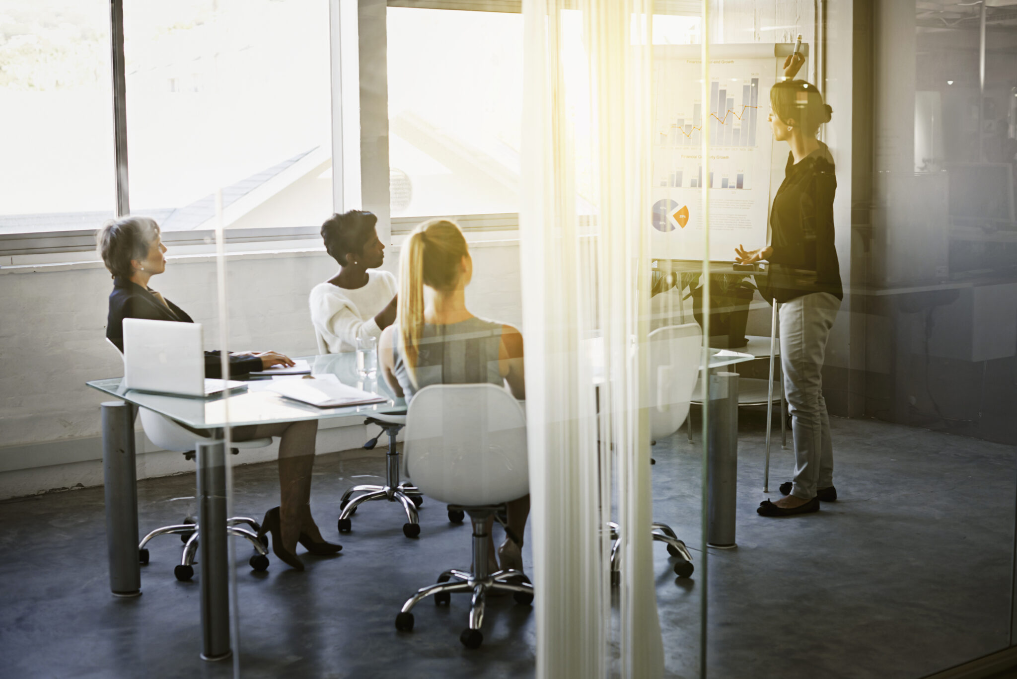 Muebles de Oficina Modernos: Cómo Usar Estilos Tradicional y Contemporáneo en tu Espacio de Trabajo