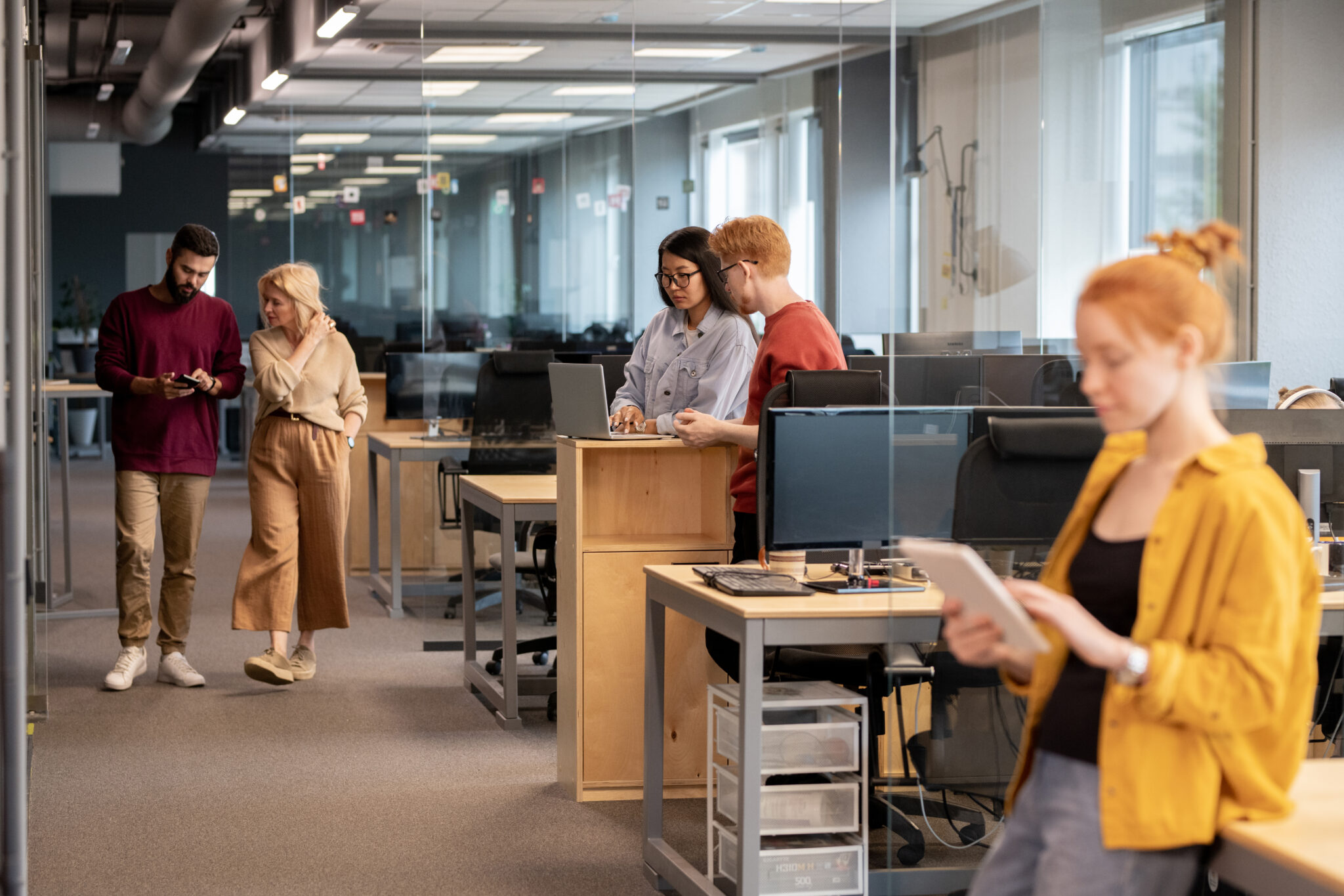 Cómo crear espacios tranquilos en una oficina de planta abierta