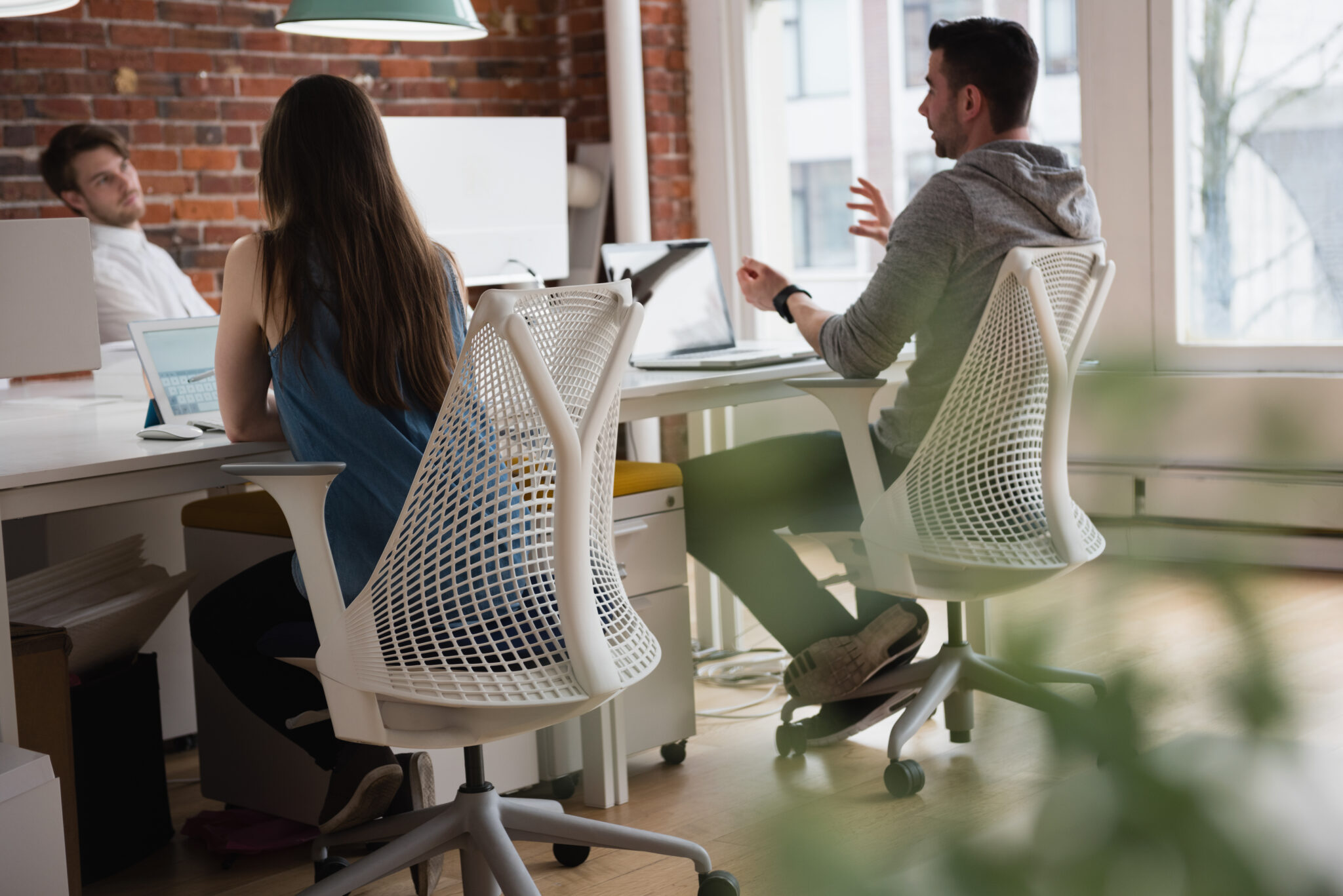 ¿En qué se diferencian las sillas de oficina ergonómicas de otras opciones?