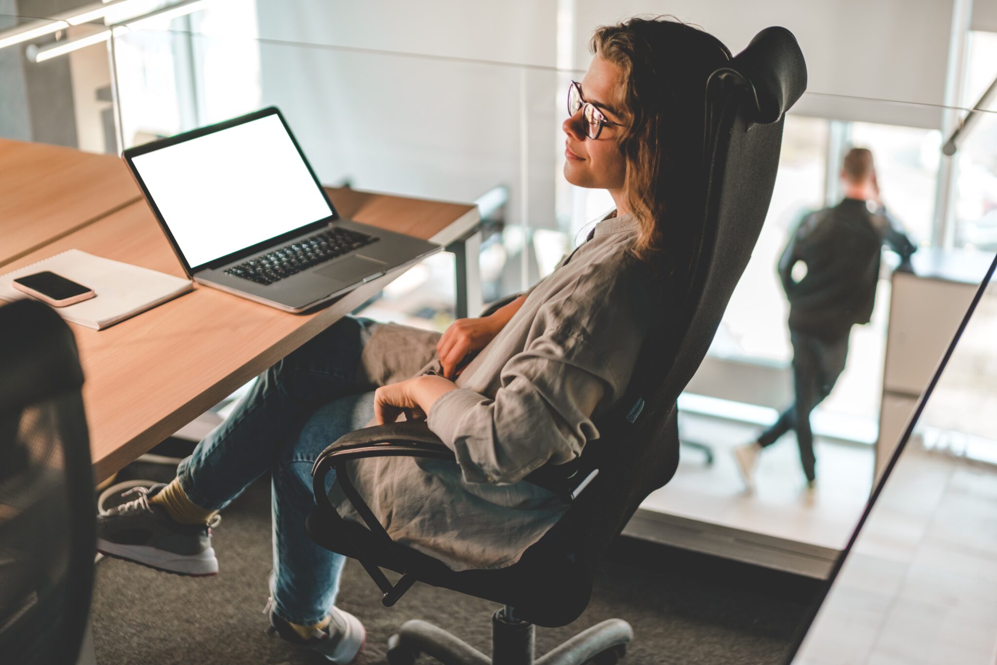 ¿En qué se diferencian las sillas de oficina ergonómicas de otras opciones?