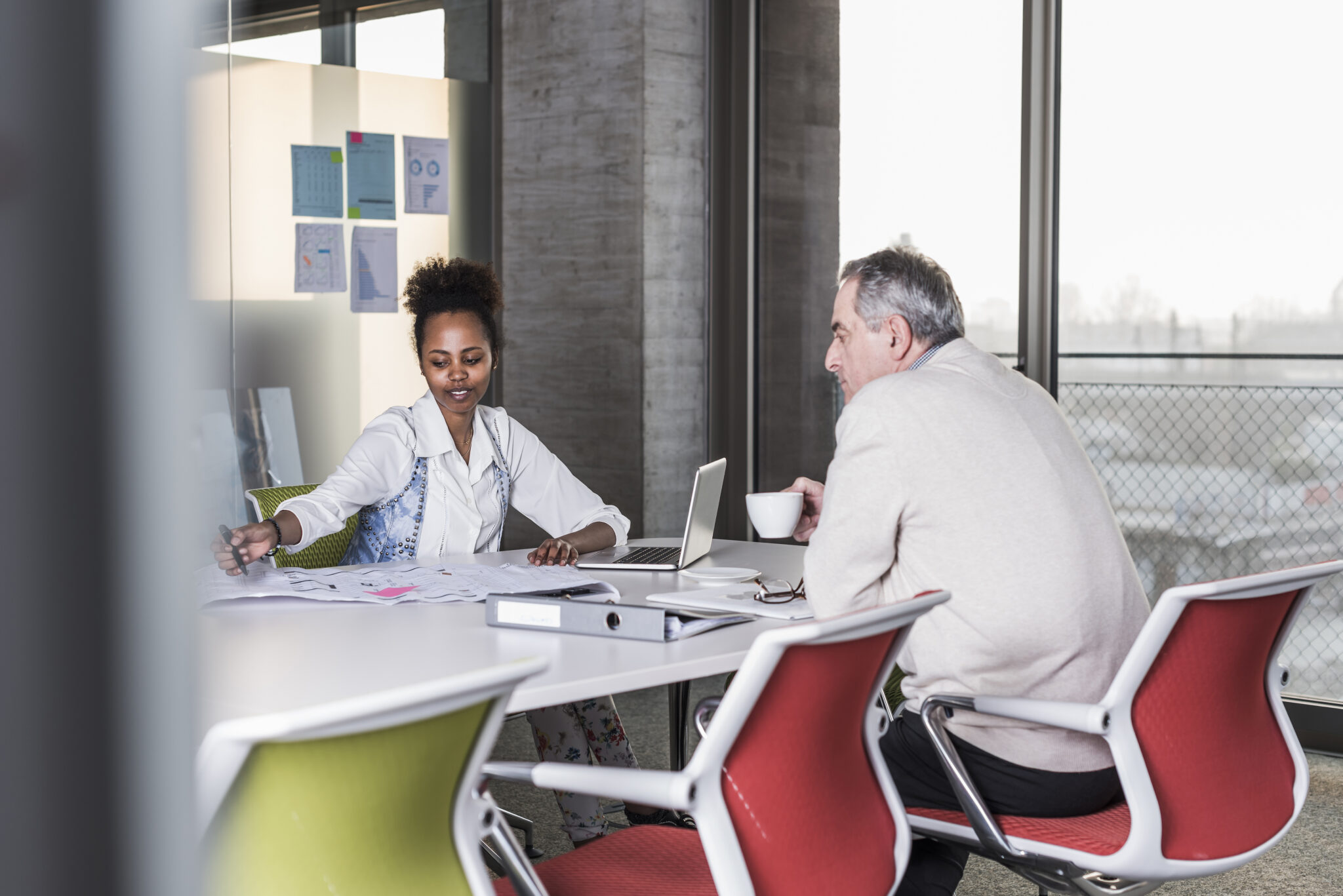 Cómo implementar una oficina híbrida