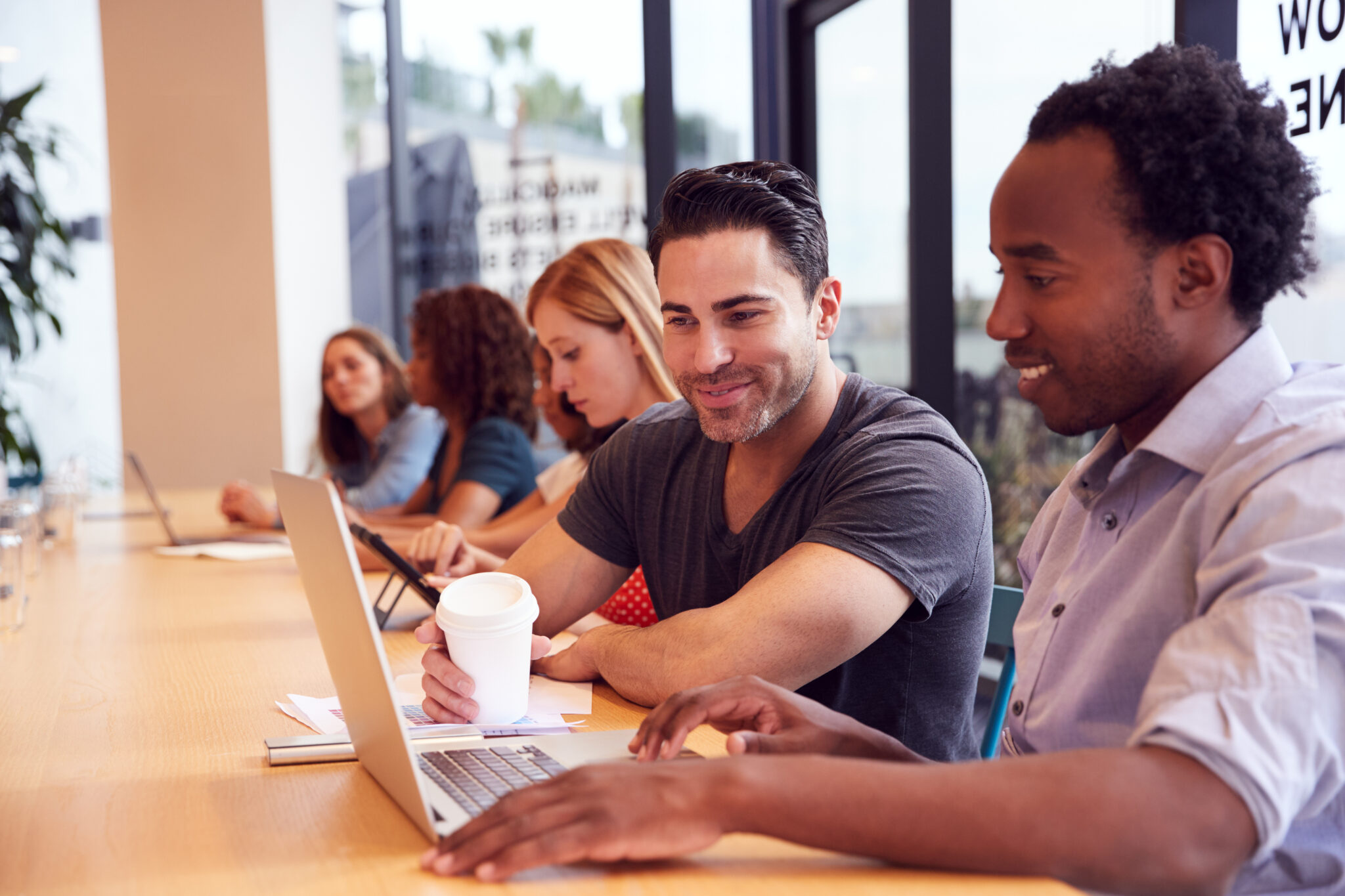 Cómo incorporar el “hoteling” en oficinas para gestionar mejor los espacios de trabajo compartidos