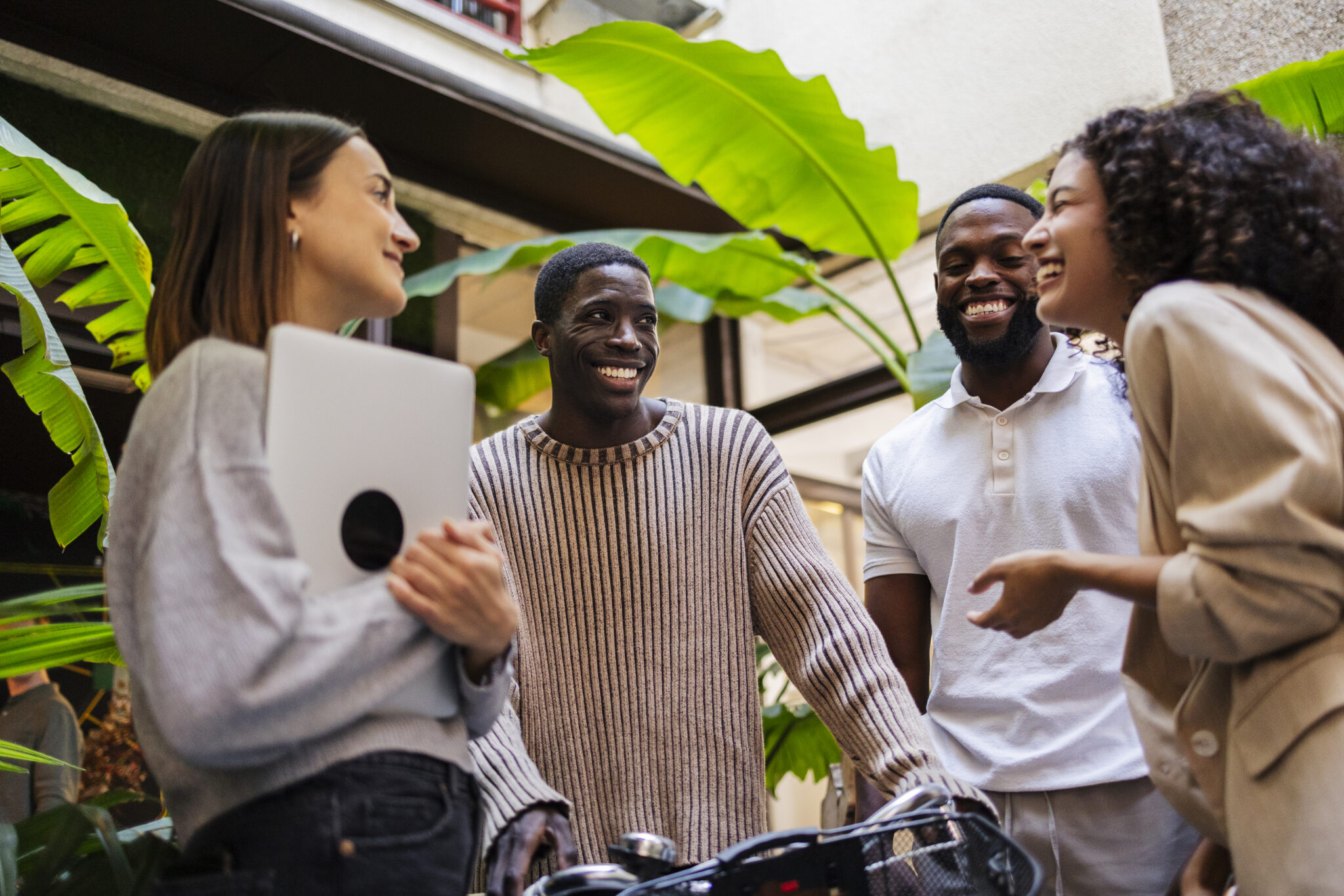 Cómo implementar zonas de trabajo outdoor para oficinas que aprovechen el entorno natural