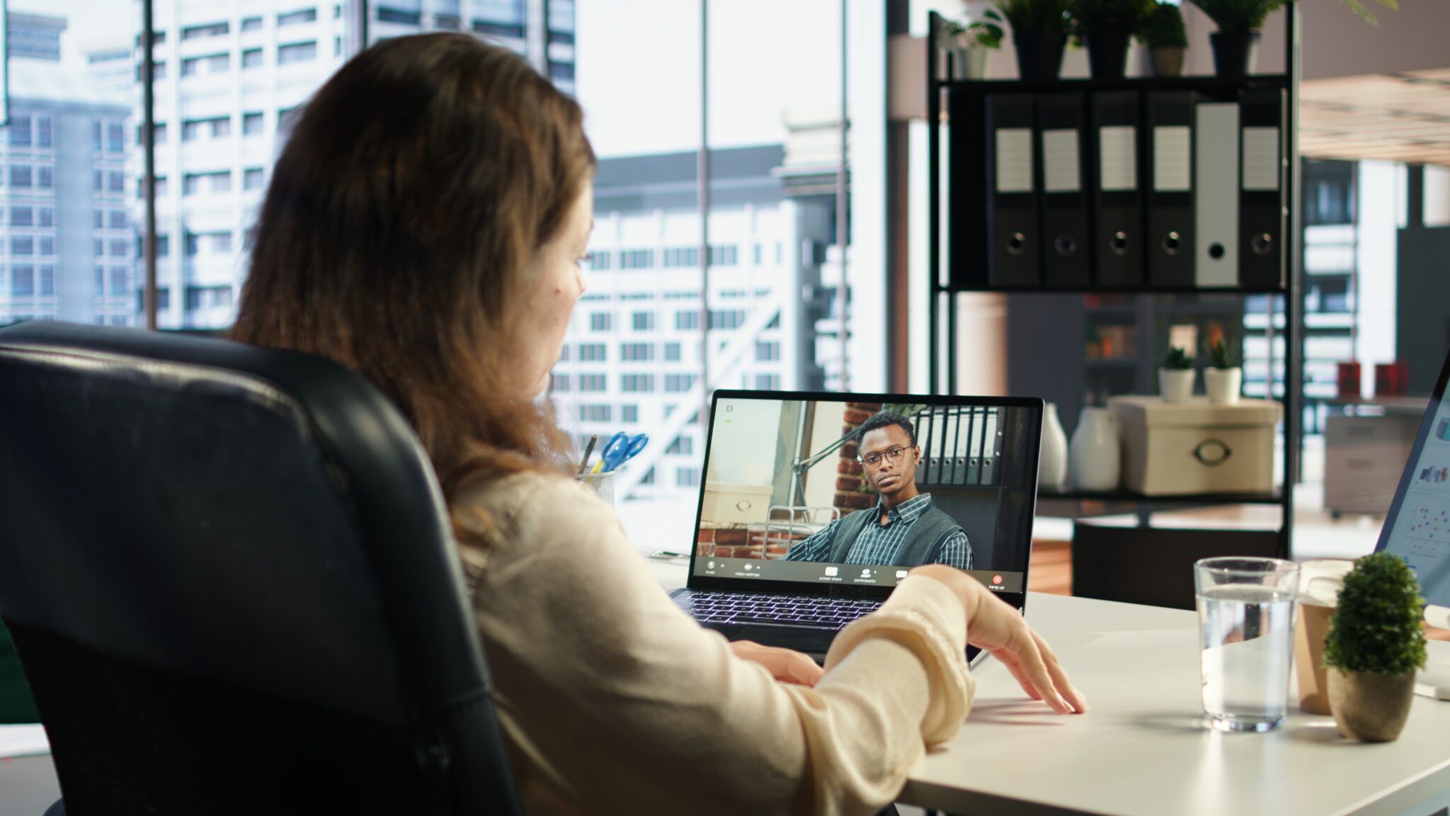 Cómo organizar un plan de reciclaje en oficinas para reducir el impacto ambiental