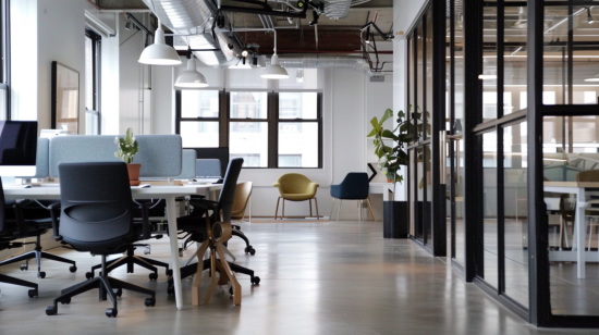 Cómo optimizar el diseño de oficinas para startups