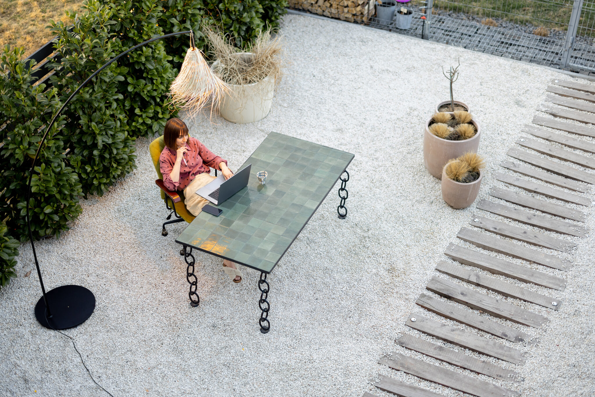 Cómo implementar zonas de trabajo outdoor para oficinas que aprovechen el entorno natural