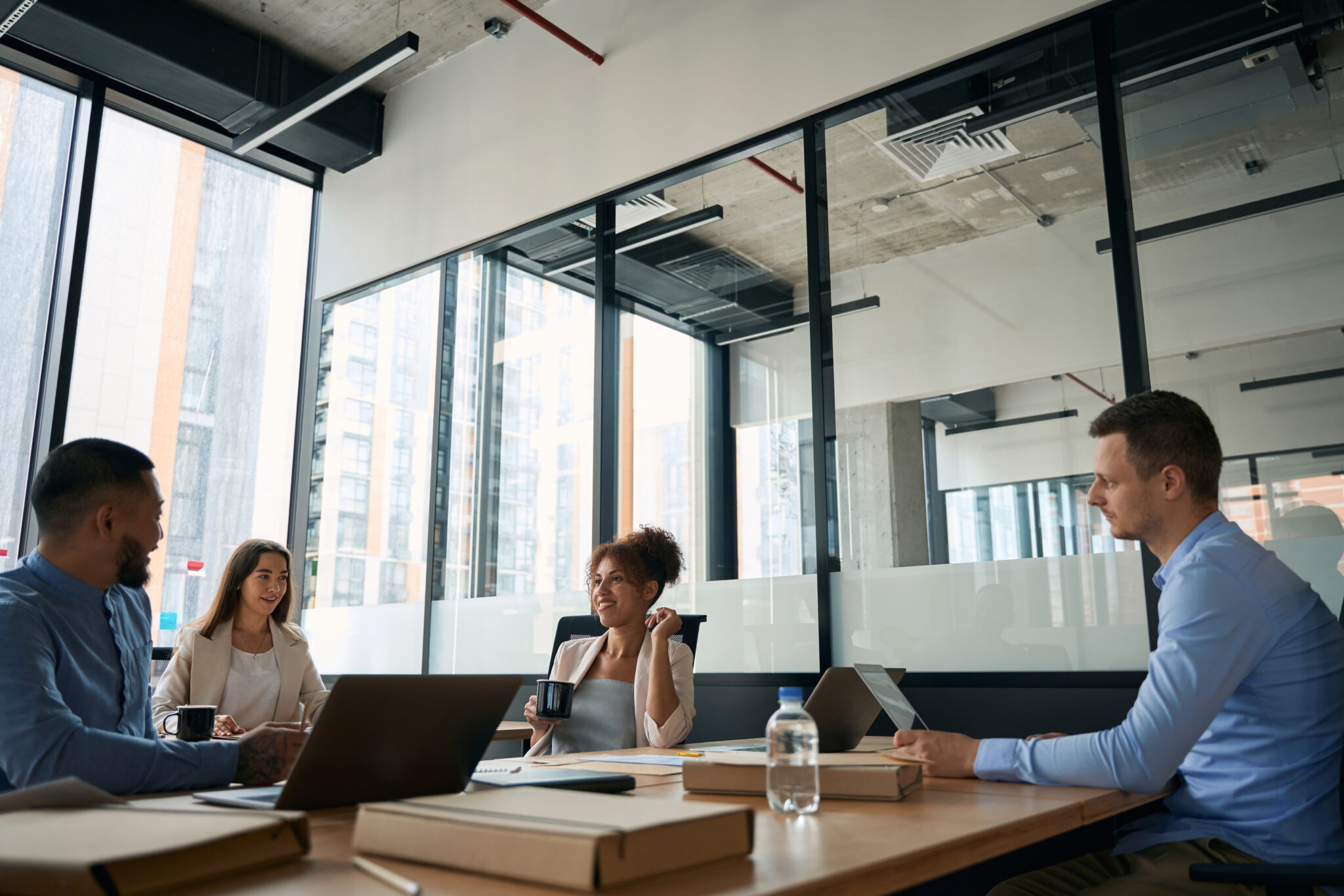 Mesa para 14 personas: medidas ideales y consejos de diseño