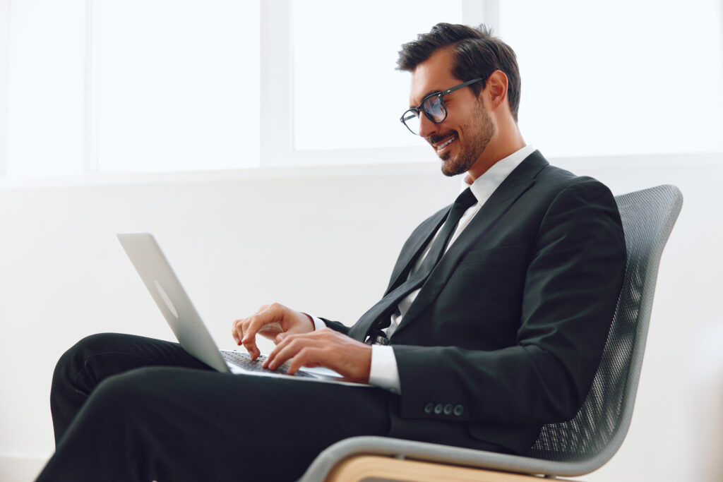 Cómo arreglar una silla de oficina que chirría y hace ruido​