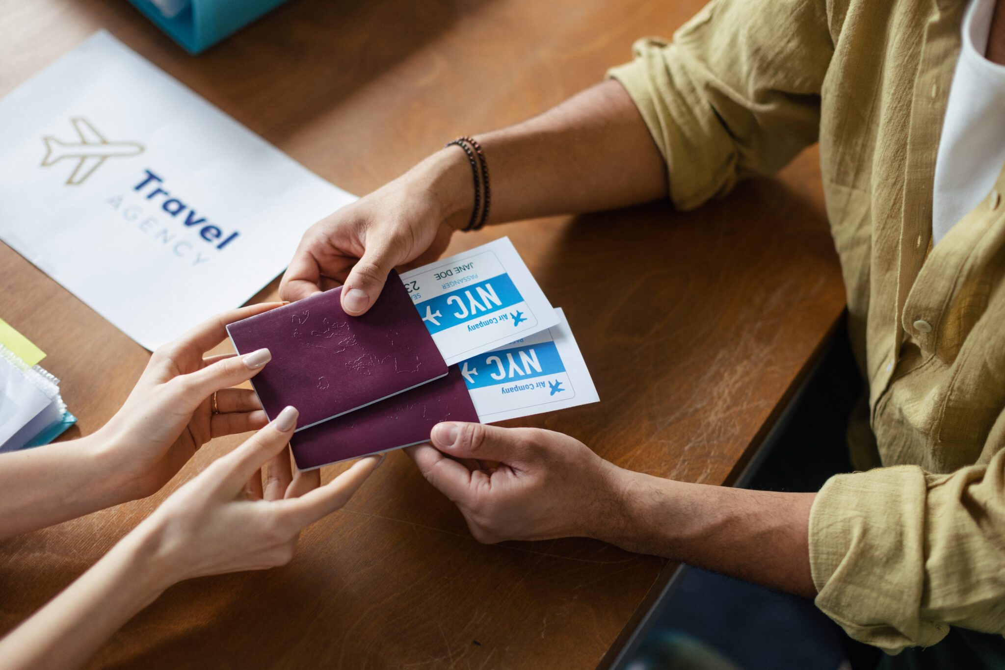 Mobiliario clave para agencias de viaje eficientes