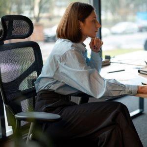 ergonomía en oficina mejora productividad y concentración