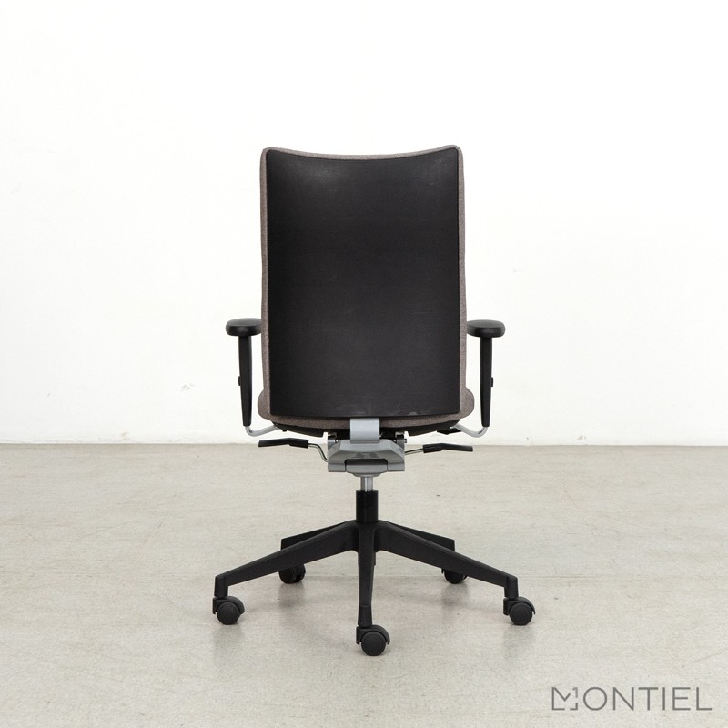 gallery-item