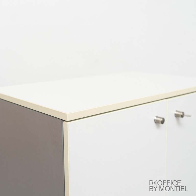 gallery-item