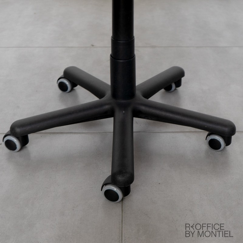 gallery-item