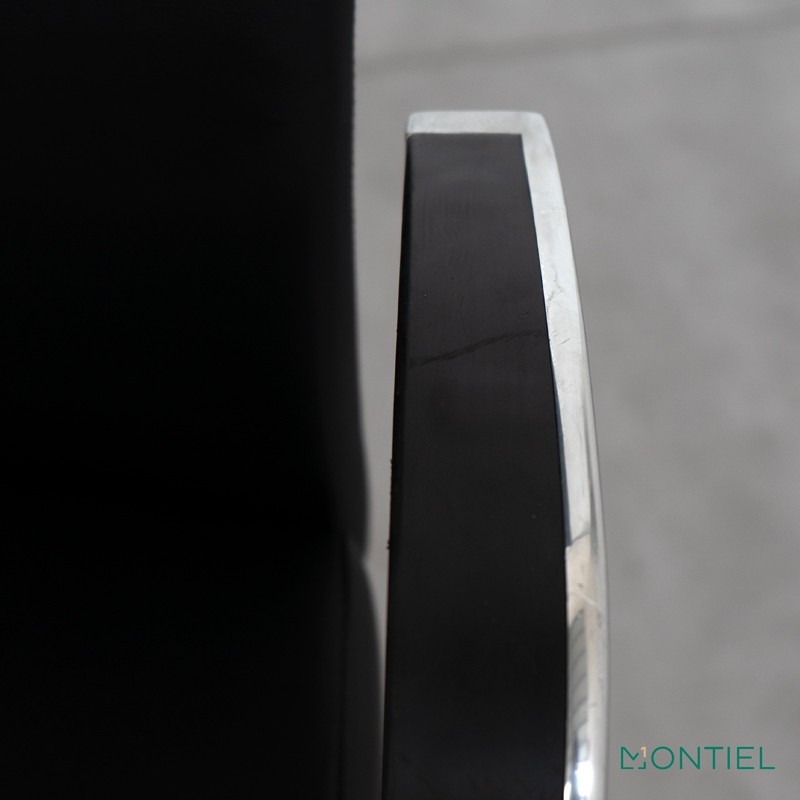 gallery-item