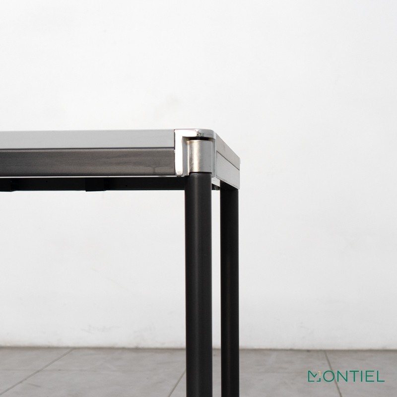 gallery-item