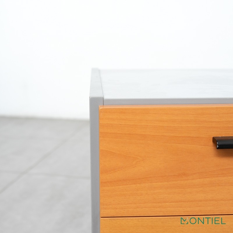 gallery-item