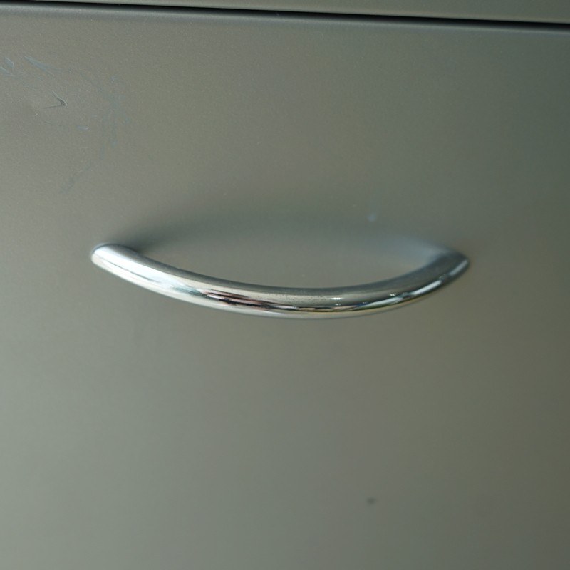 gallery-item