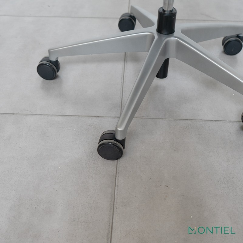 gallery-item