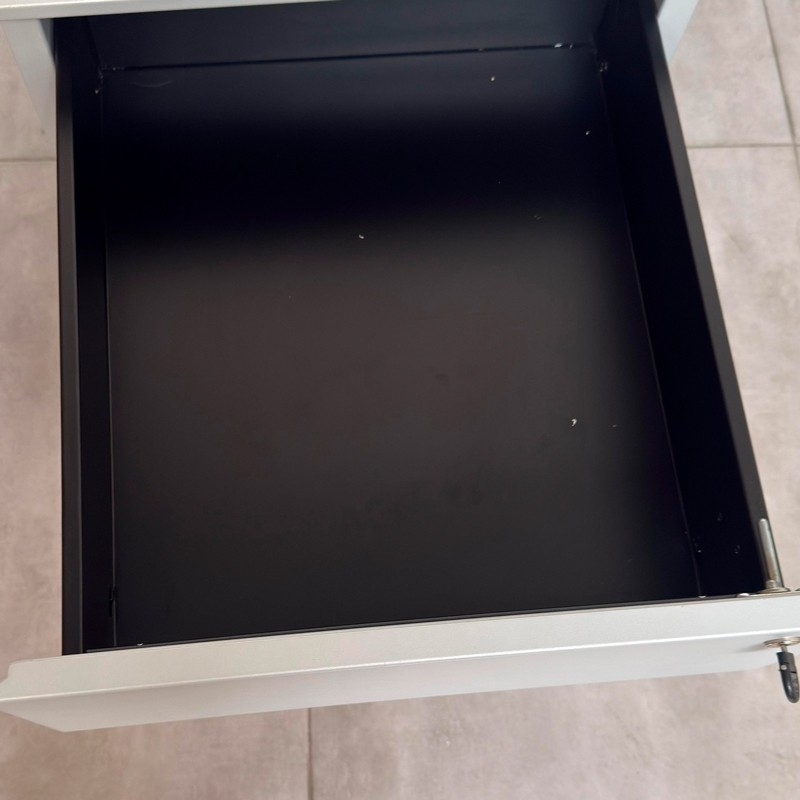 gallery-item