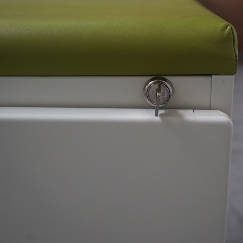 gallery-item