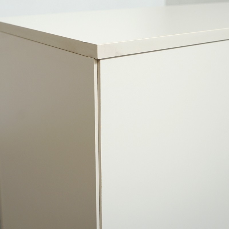 gallery-item