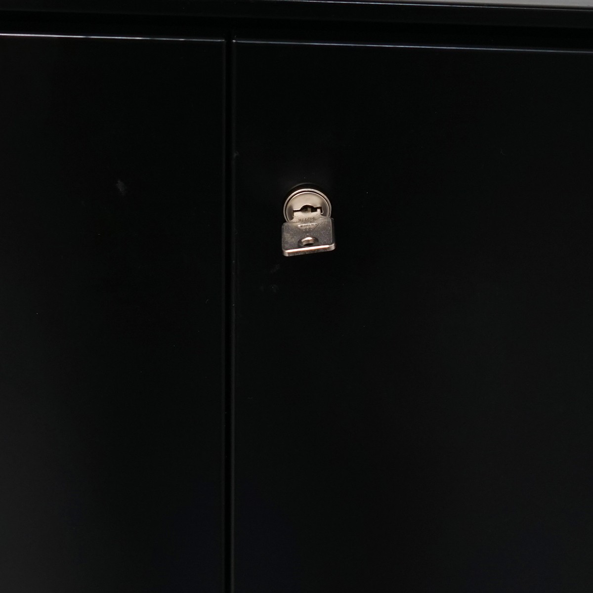 gallery-item