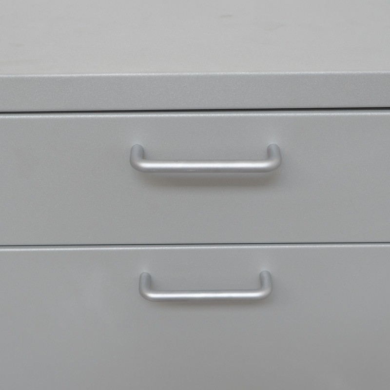 gallery-item