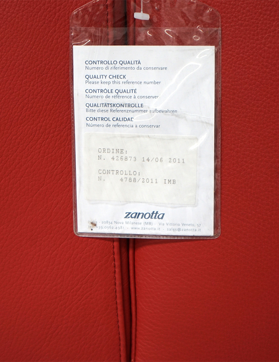 gallery-item