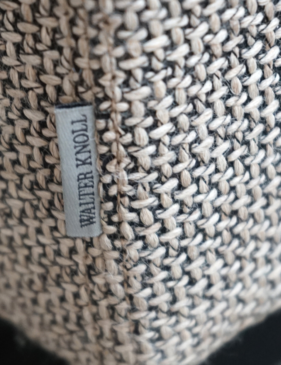 gallery-item