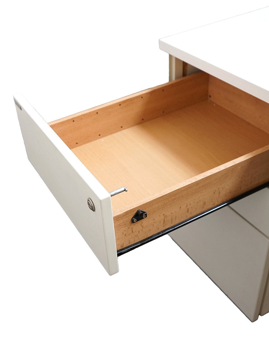gallery-item