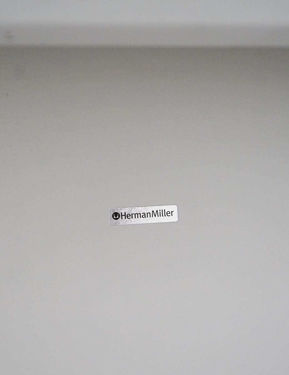 gallery-item