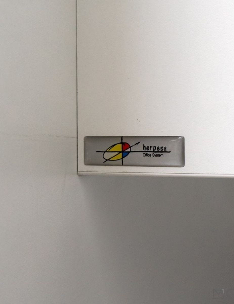 gallery-item