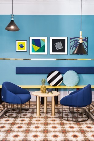 gallery-item