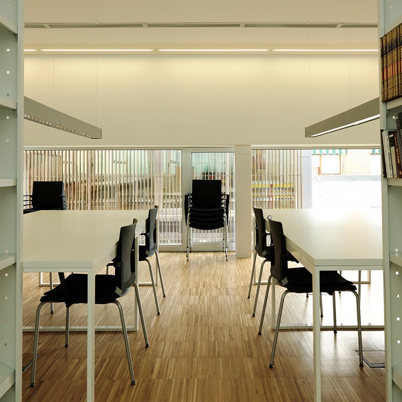 gallery-item