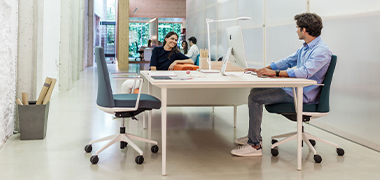 ¿Cuál es la altura adecuada de una mesa de trabajo?