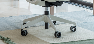 ¿Por qué mi silla de oficina se baja sola?