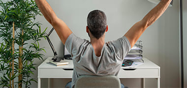 Elegir muebles para mejorar la ergonomía en el ordenador y oficina