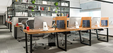 ¿Qué son los puestos calientes en los espacios laborales?