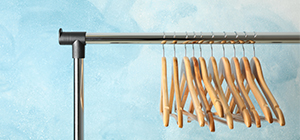 Beneficios de usar percheros metálicos en la oficina