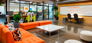 Cómo crear un espacio de “brain dump” en oficinas para liberar ideas y mejorar la claridad mental