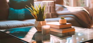 Cómo decorar la mesa de centro de la oficina