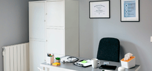 Armario de oficina metálico o de madera: ¿Cuál elegir?