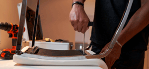 Cómo arreglar una silla de oficina que chirría y hace ruido